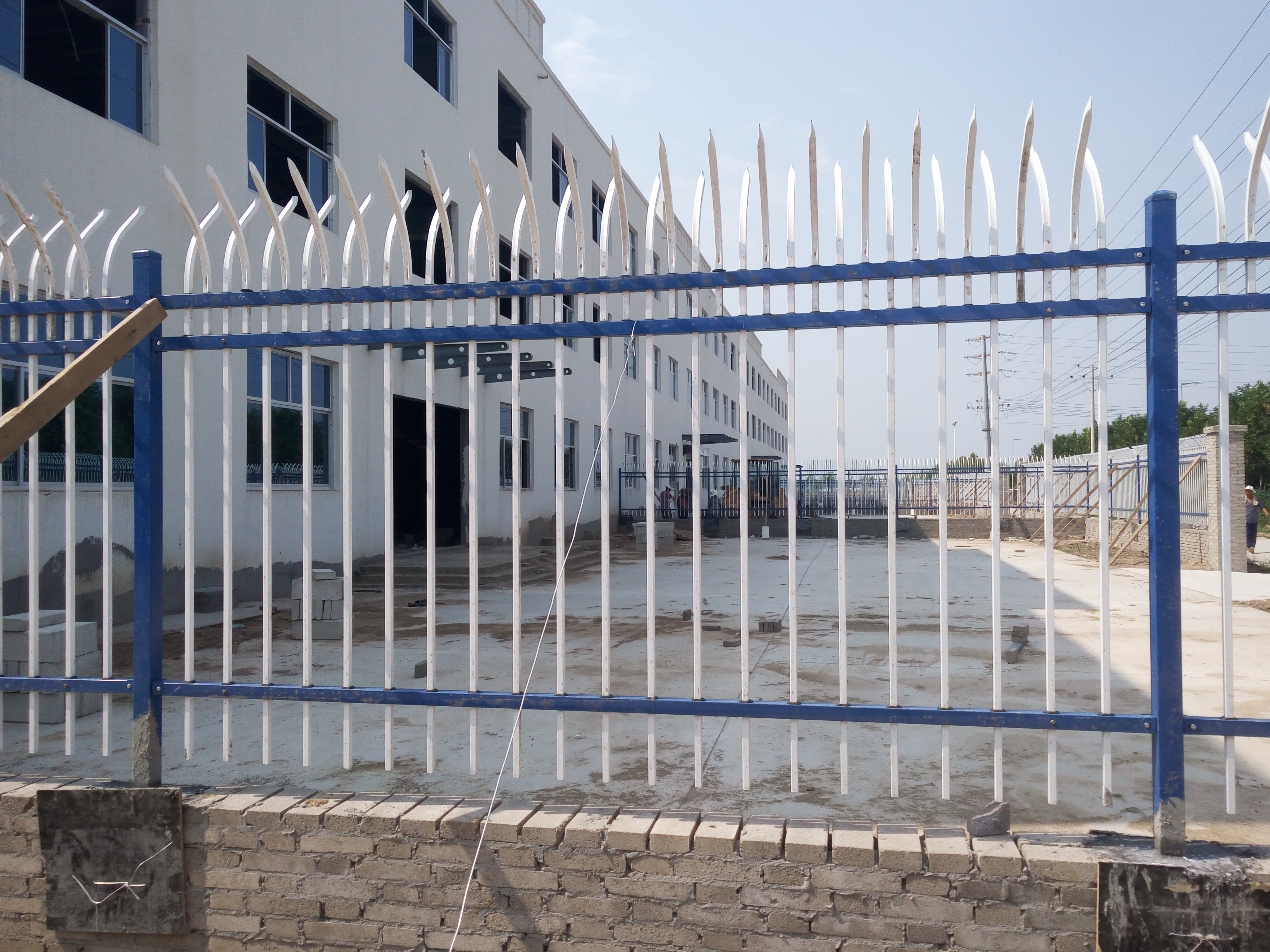 選擇鋅鋼護欄該注意什么事項?