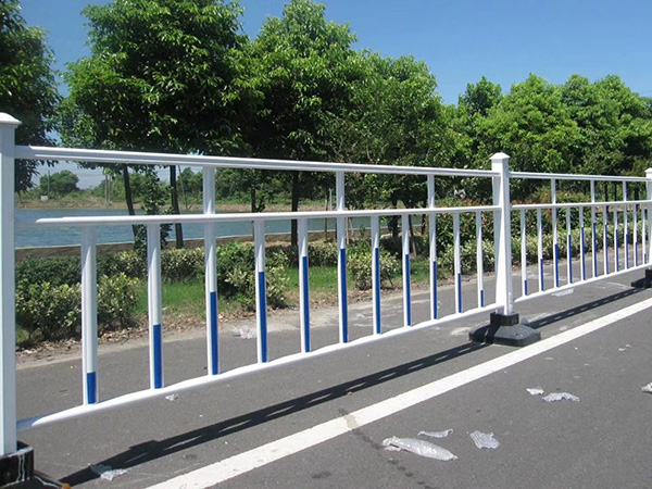 道路護欄的作用是什么？
